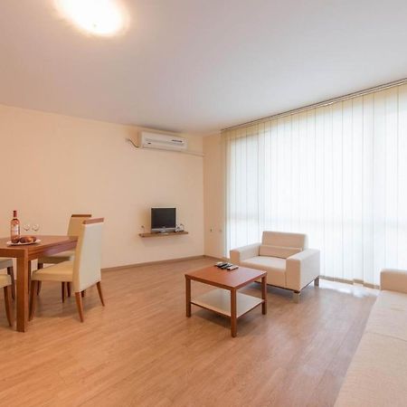 Gt Riviera Fort Beach Apartments Равда Экстерьер фото