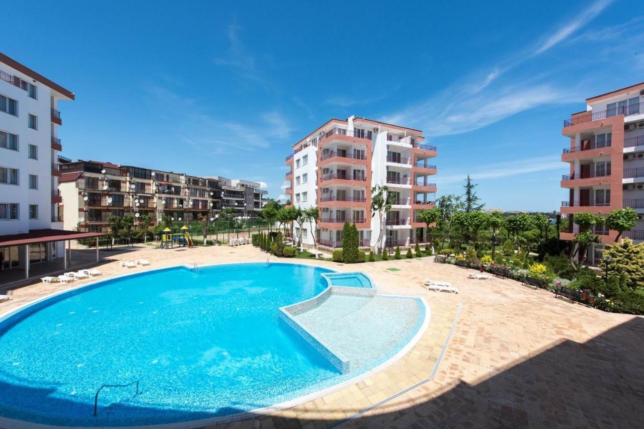 Gt Riviera Fort Beach Apartments Равда Экстерьер фото