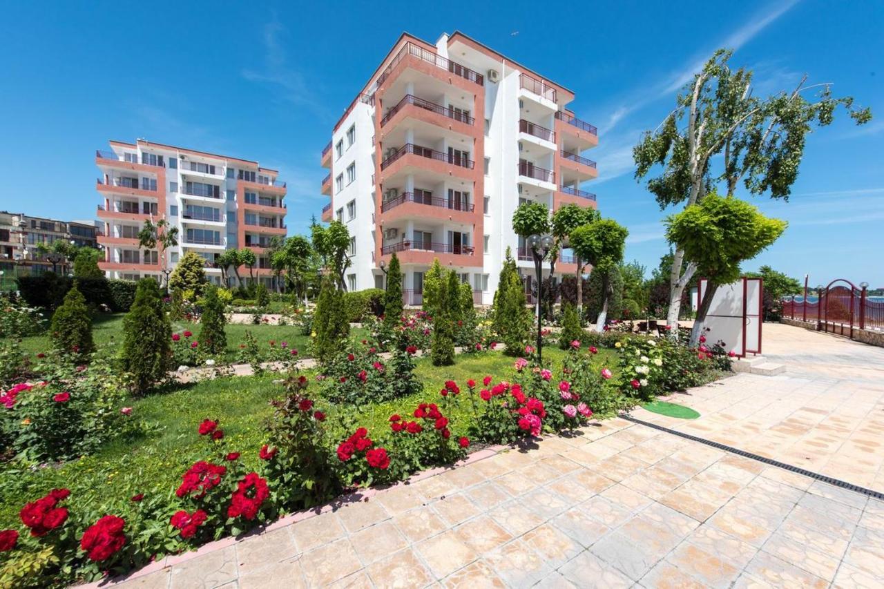 Gt Riviera Fort Beach Apartments Равда Экстерьер фото