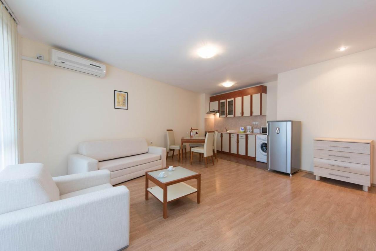 Gt Riviera Fort Beach Apartments Равда Экстерьер фото