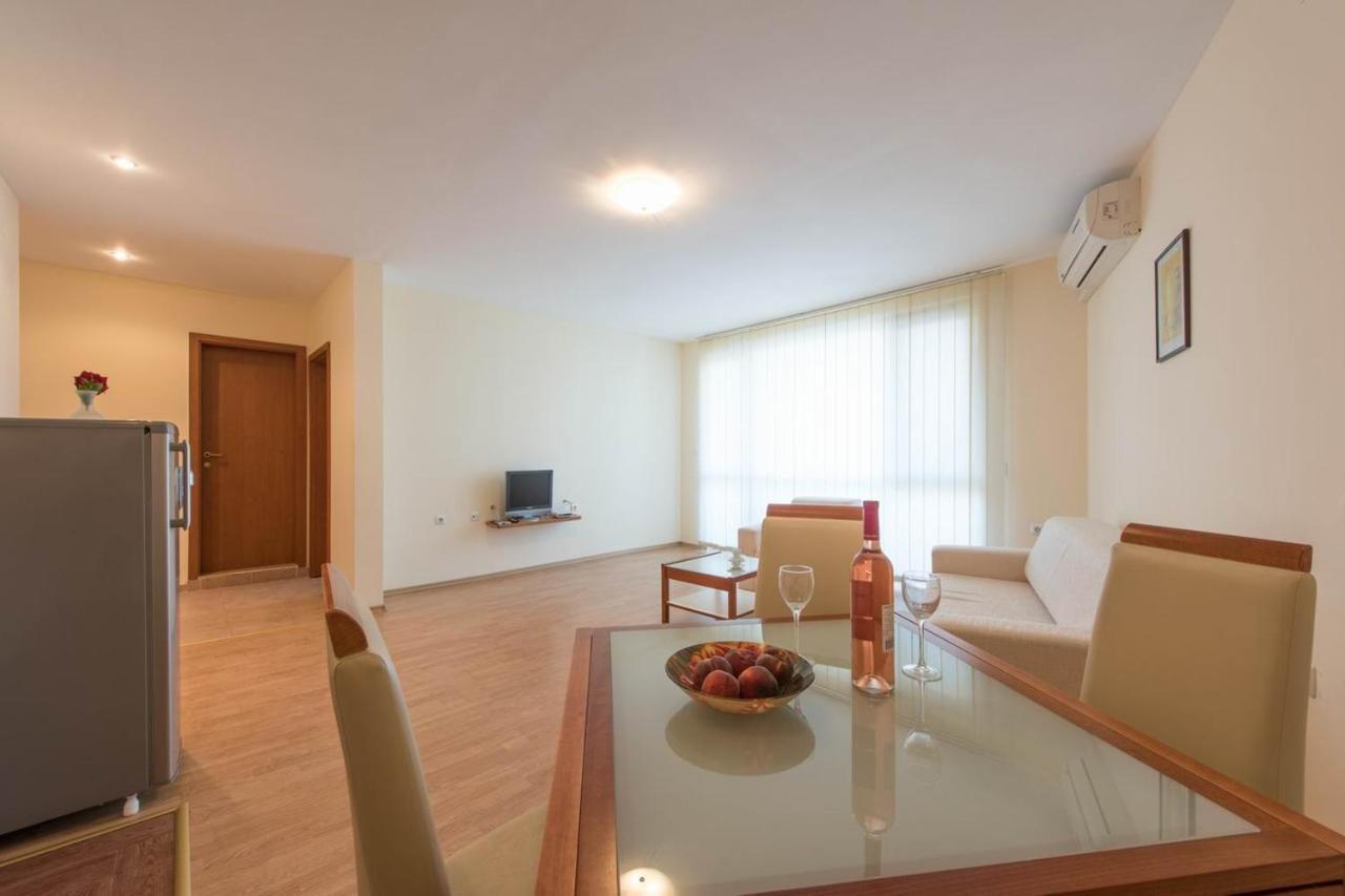 Gt Riviera Fort Beach Apartments Равда Экстерьер фото