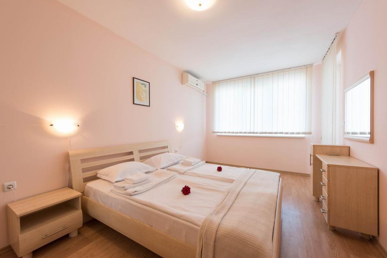 Gt Riviera Fort Beach Apartments Равда Экстерьер фото