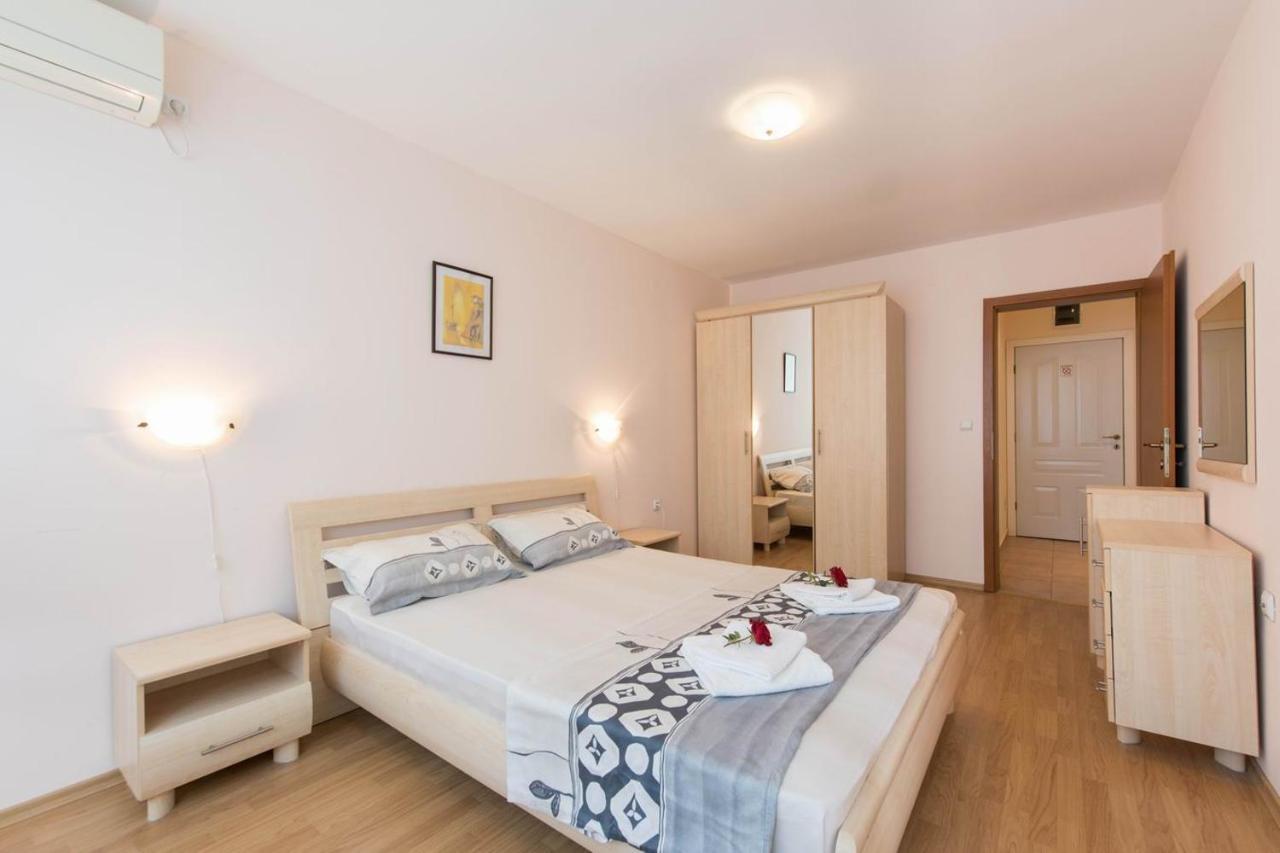 Gt Riviera Fort Beach Apartments Равда Экстерьер фото