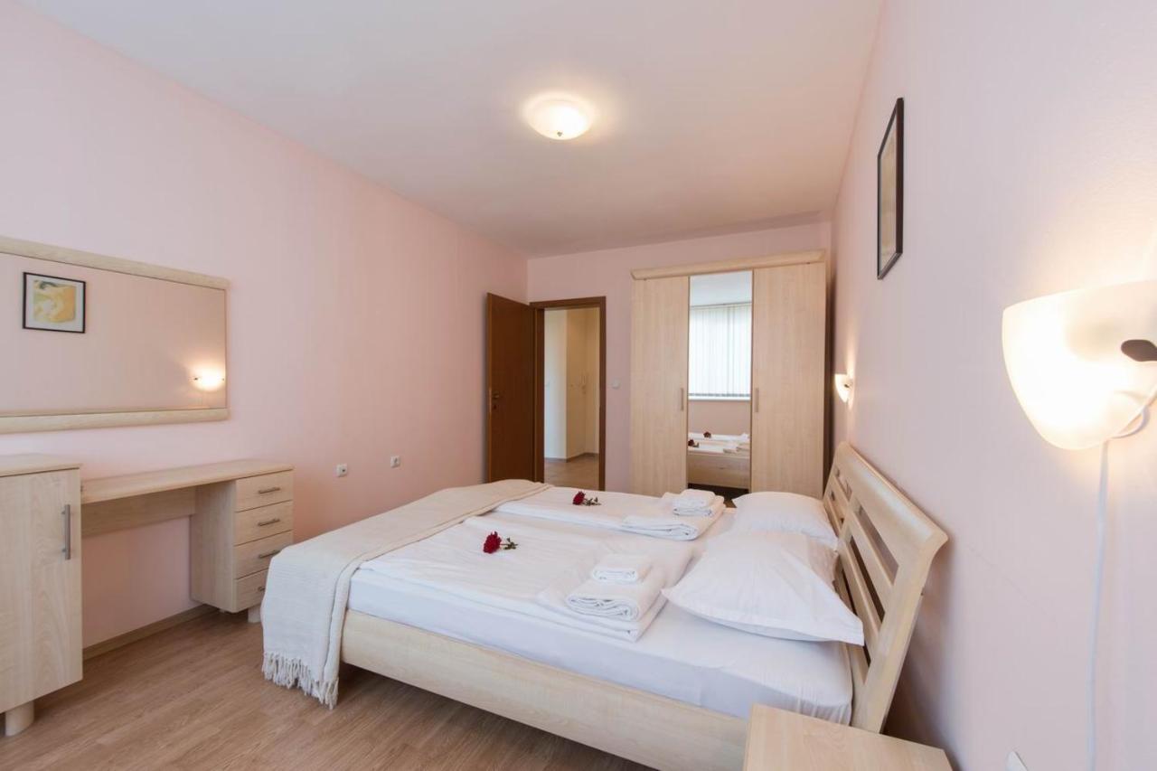 Gt Riviera Fort Beach Apartments Равда Экстерьер фото