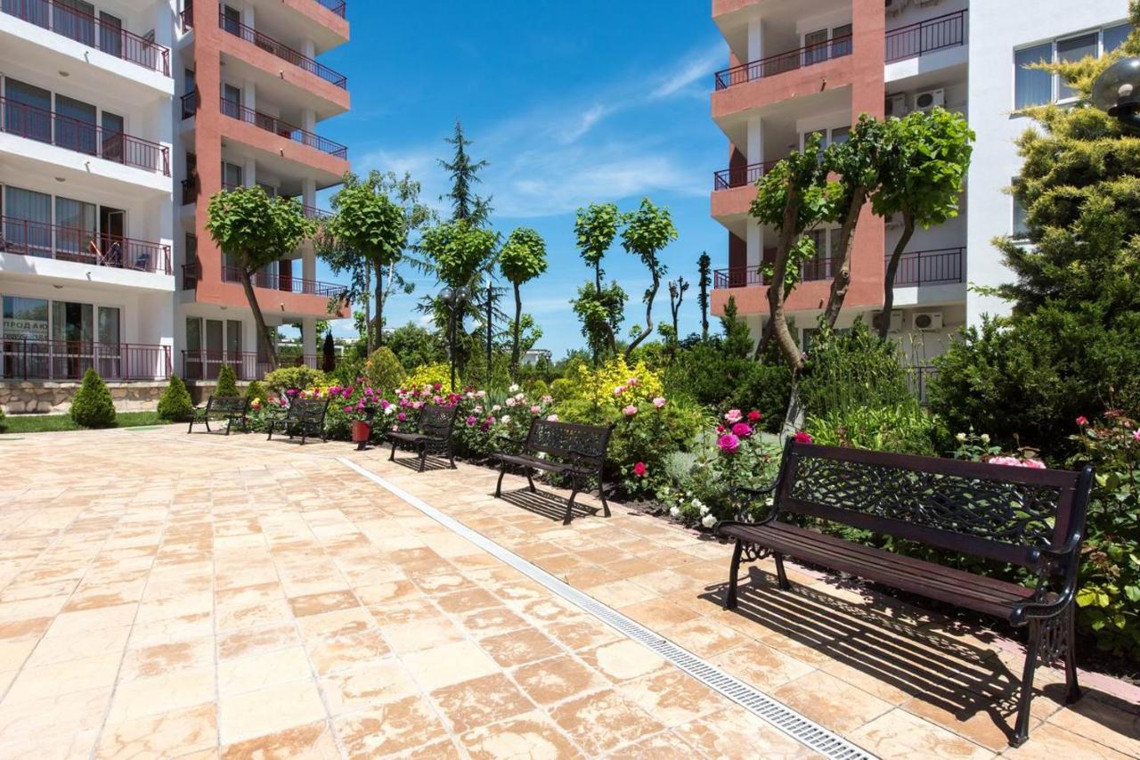 Gt Riviera Fort Beach Apartments Равда Экстерьер фото