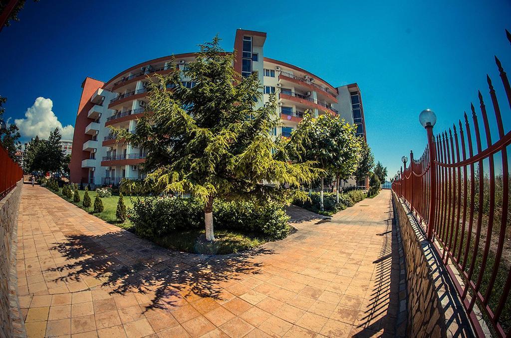 Gt Riviera Fort Beach Apartments Равда Экстерьер фото