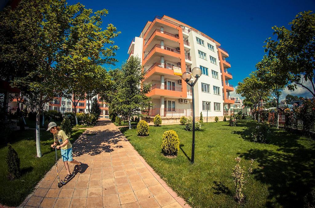 Gt Riviera Fort Beach Apartments Равда Экстерьер фото