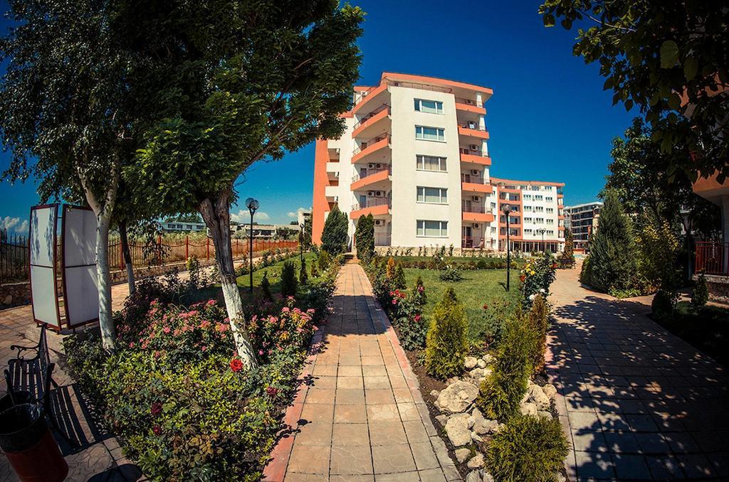 Gt Riviera Fort Beach Apartments Равда Экстерьер фото